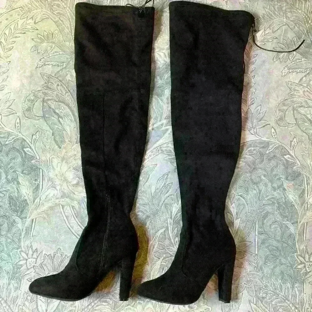 Thigh high boots👌